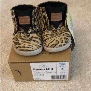 NIB Baby tiny leopard print mid top toms unisex